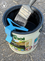 Paint tin brush wipe: clip-on painter's tool for no-mess decorating