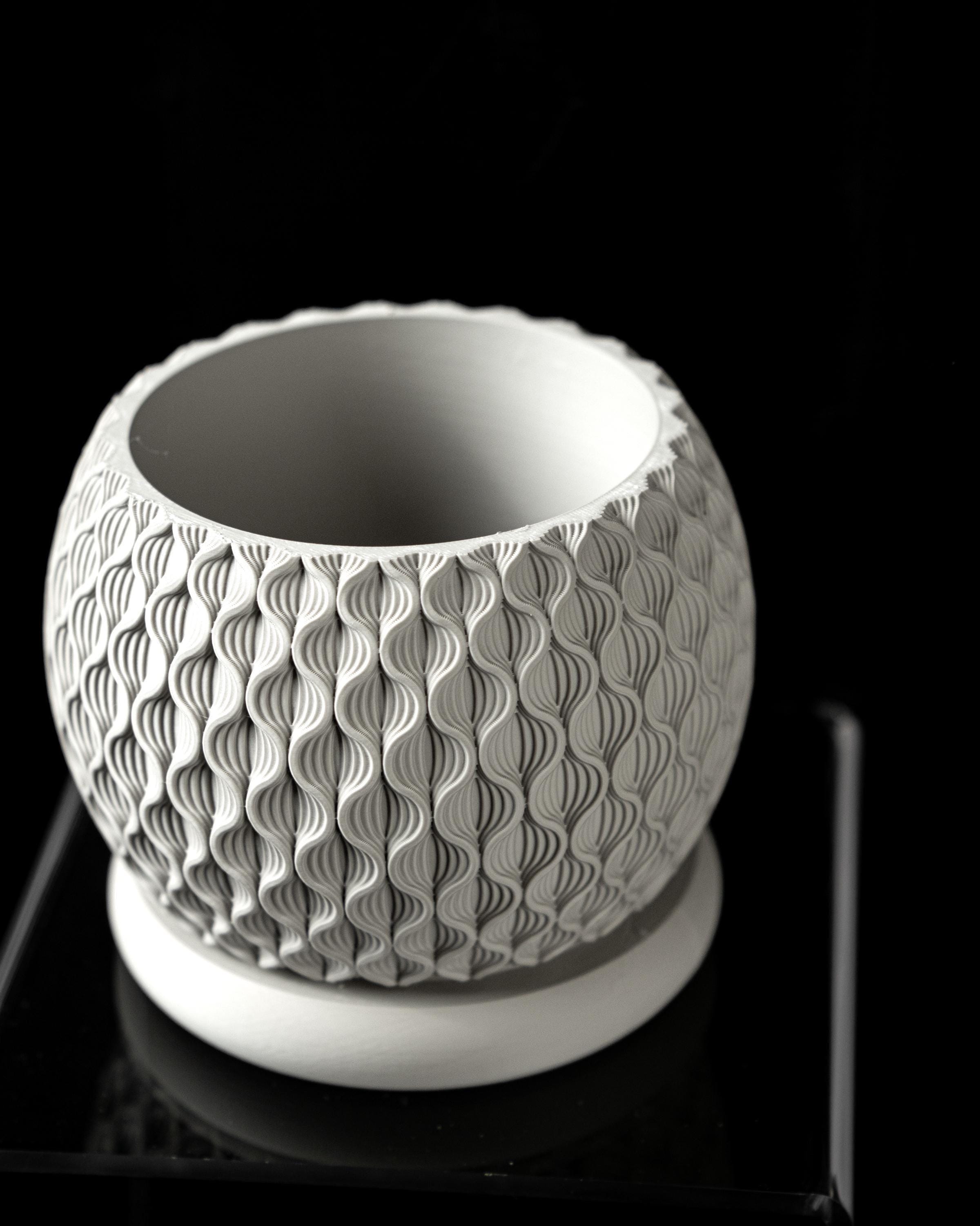 3d printed wavy geometric planter with drip tray