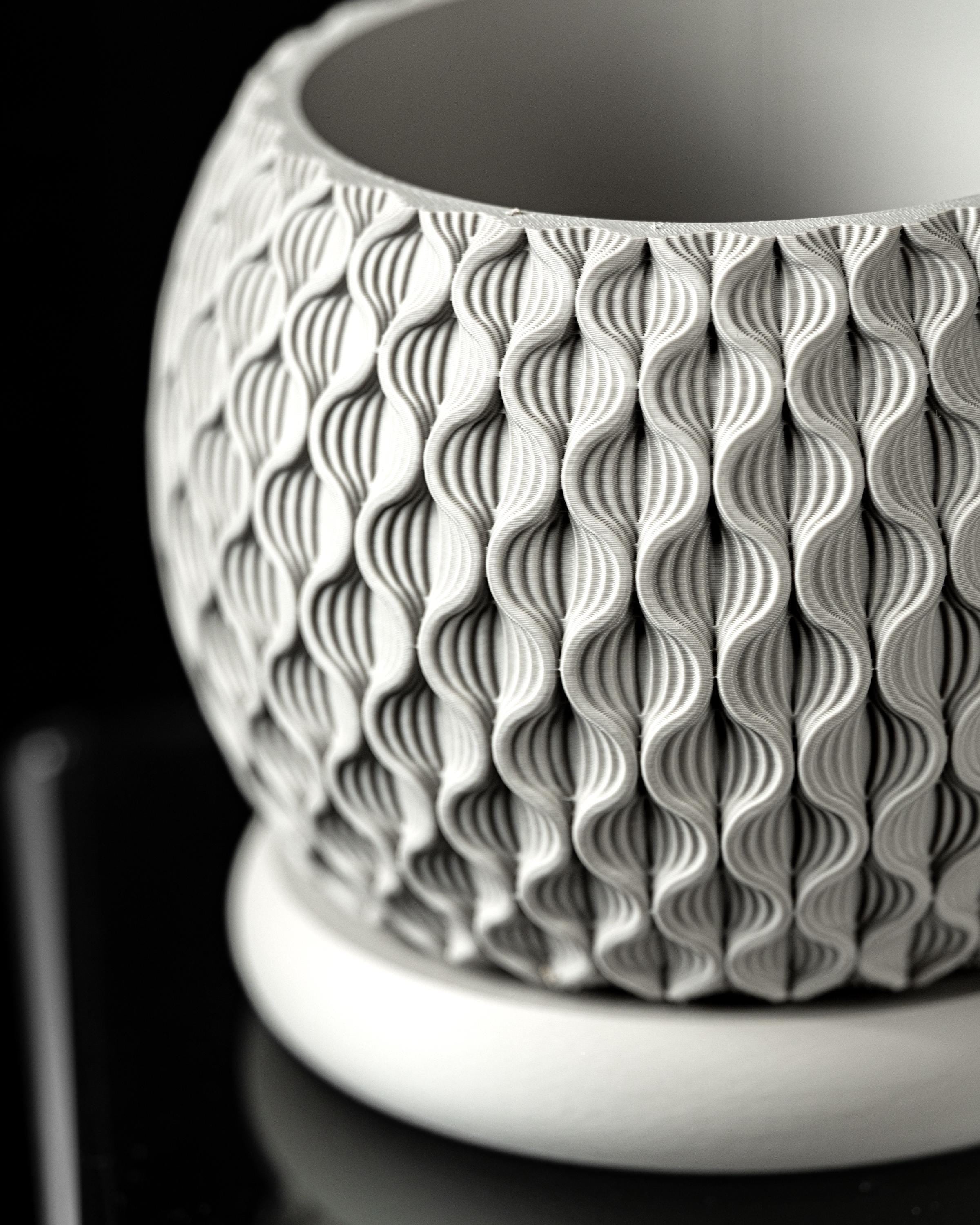 3d printed wavy geometric planter with drip tray